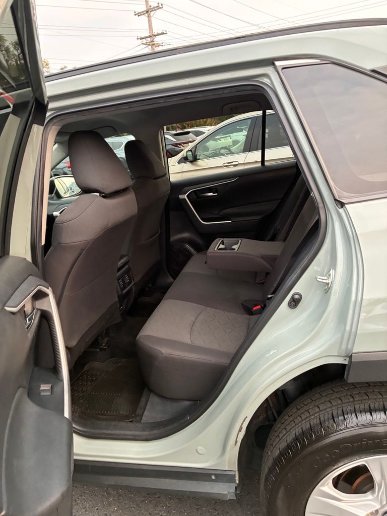 2021 Toyota RAV4 XLE - Photo 25