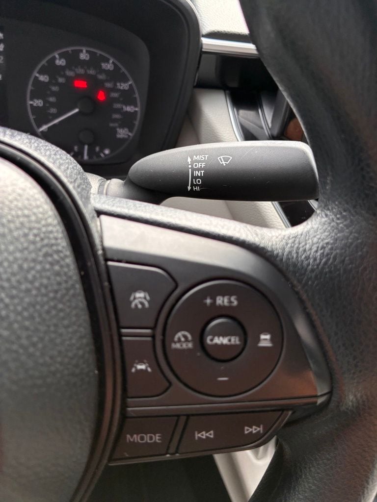 2025 Toyota Corolla Cross L - Photo 31