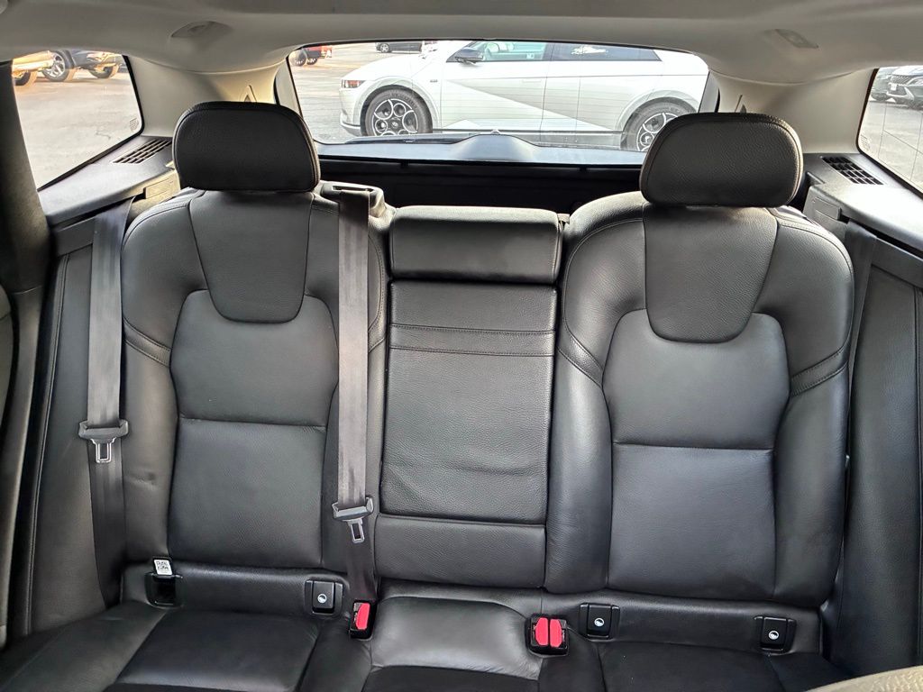 2019 Volvo XC60 Momentum - Photo 15
