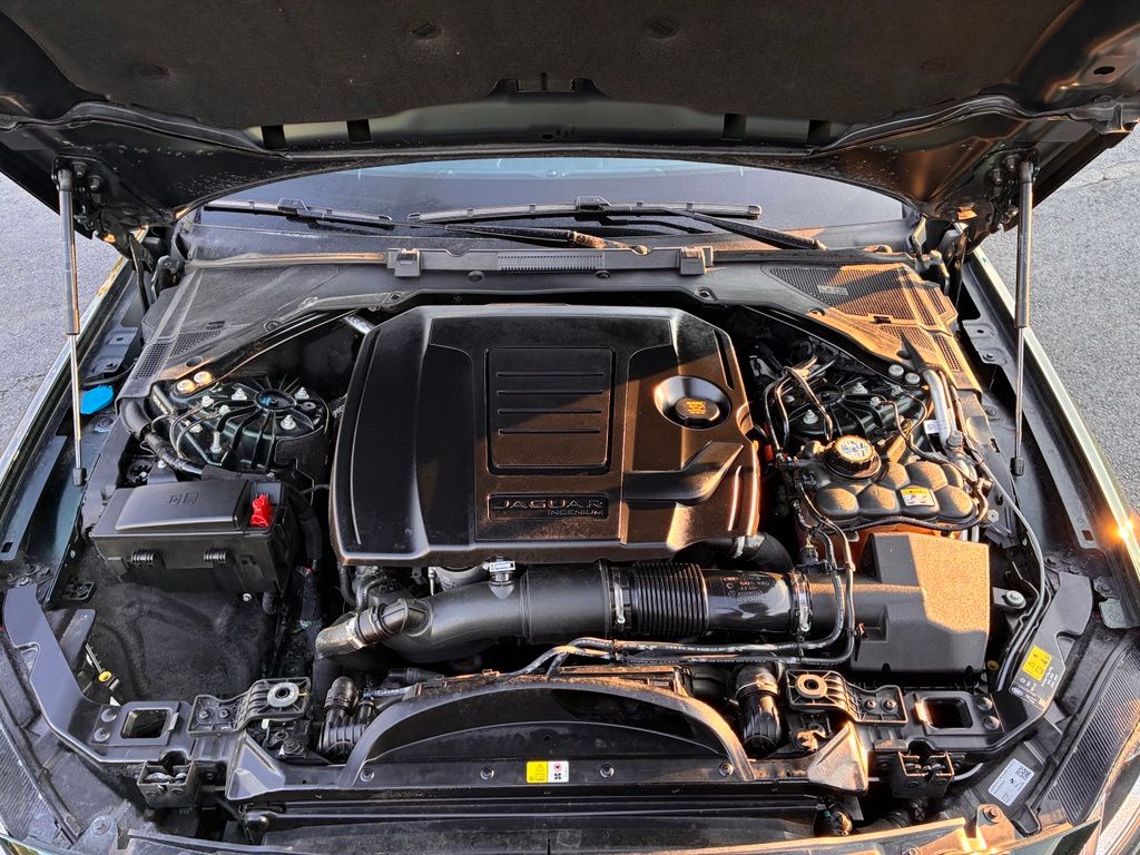 2022 Jaguar XF R-Dynamic SE - Photo 10