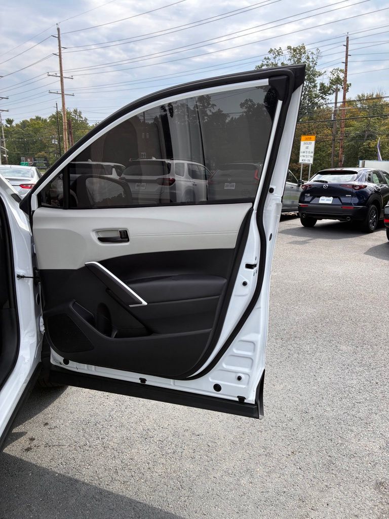 2025 Toyota Corolla Cross L - Photo 21
