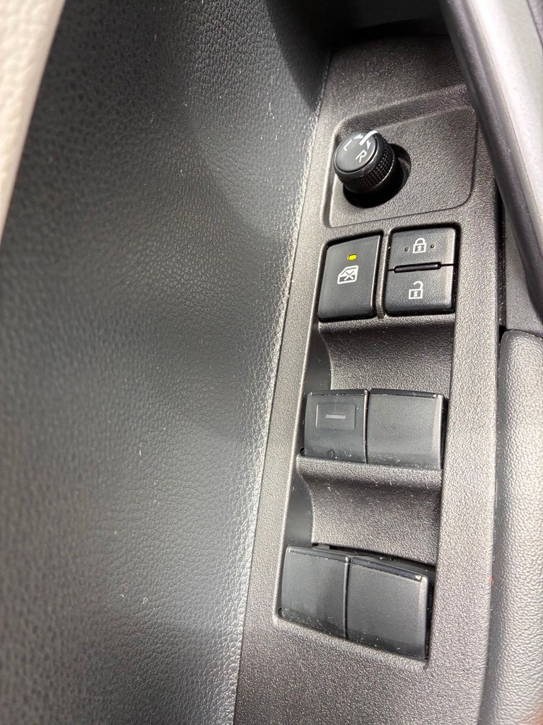 2025 Toyota Corolla Cross L - Photo 28