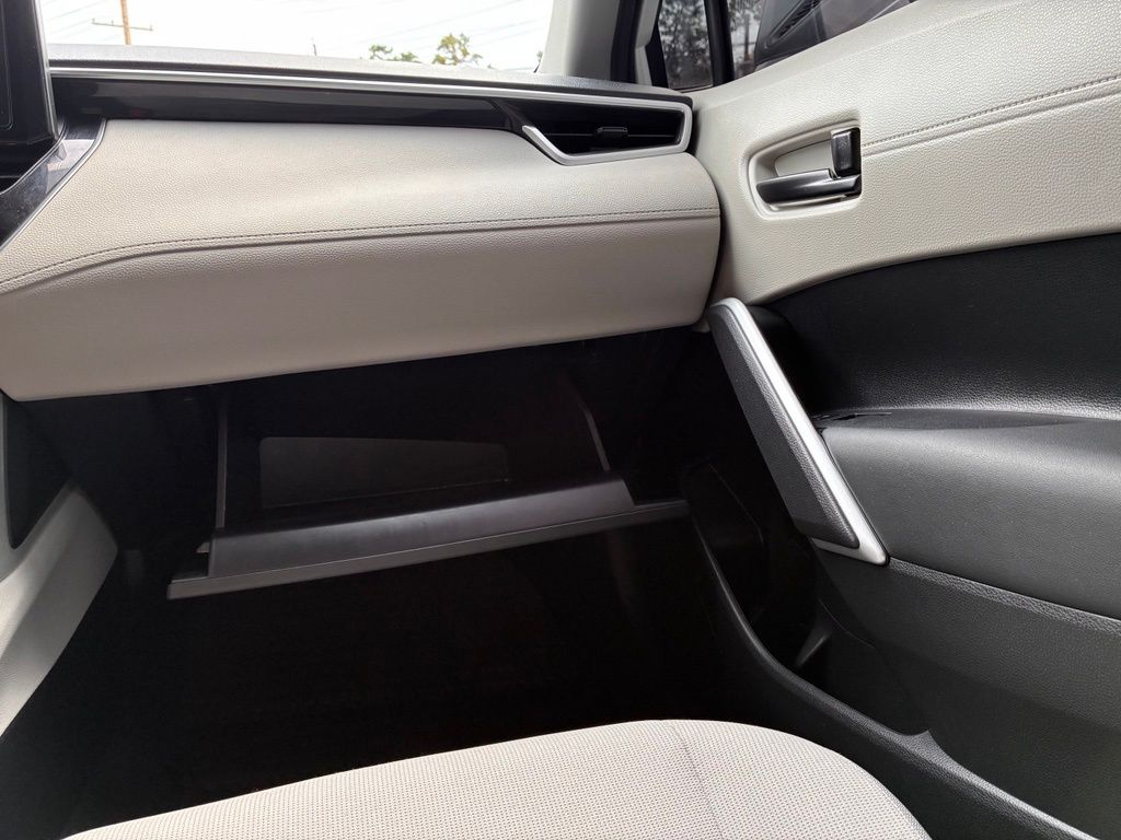 2025 Toyota Corolla Cross L - Photo 41