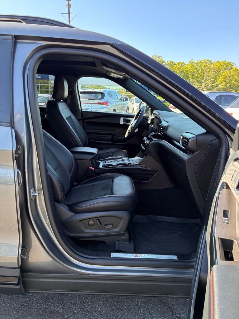 2023 Ford Explorer ST-LINE - Photo 19
