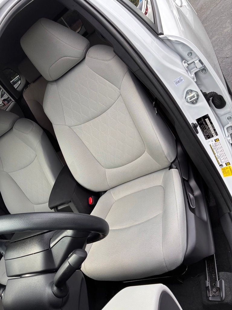 2025 Toyota Corolla Cross L - Photo 18