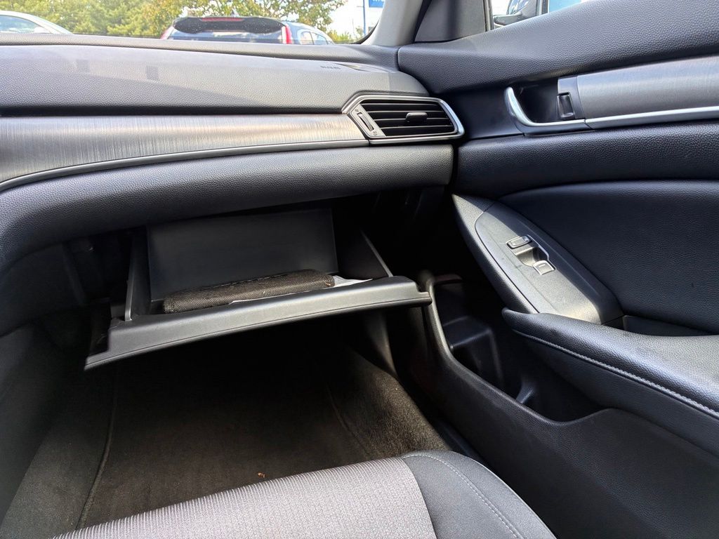 2018 Honda Accord LX - Photo 35