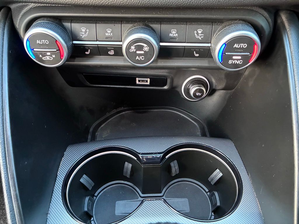 2022 Alfa Romeo Giulia Ti Veloce - Photo 30