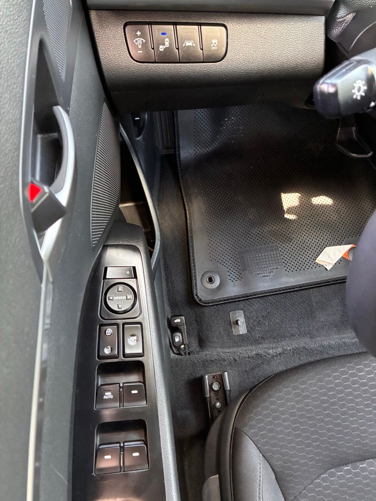 2020 Hyundai Elantra Value Edition - Photo 23
