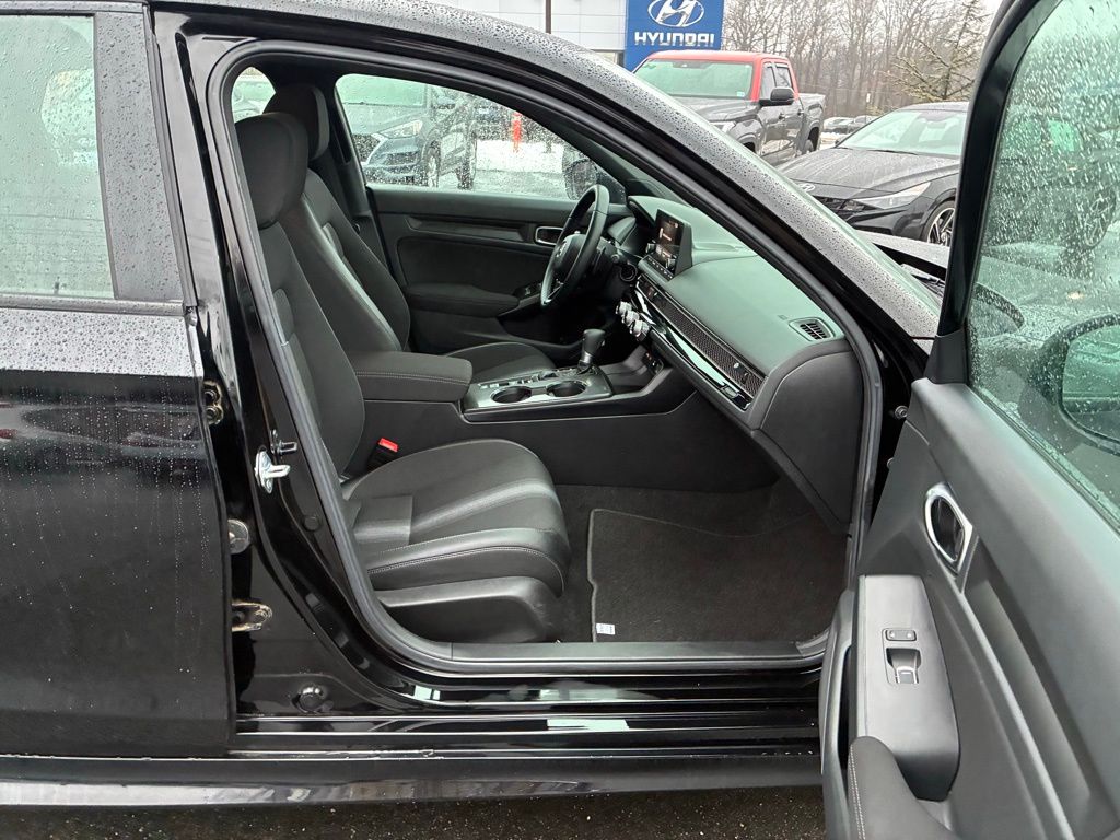 2025 Honda Civic Sport - Photo 18
