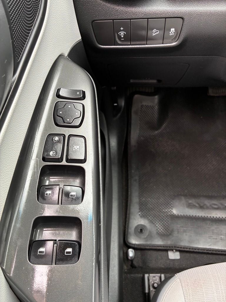 2022 Hyundai Kona SEL - Photo 23
