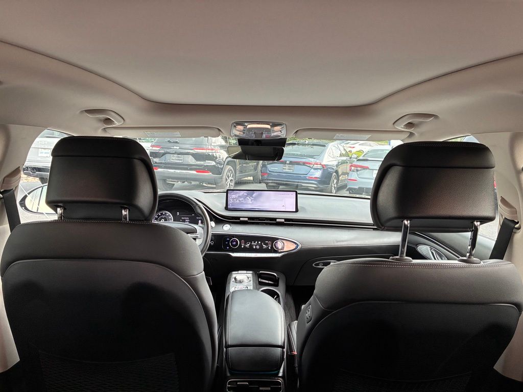 2024 GENESIS GV70 Standard - Photo 13