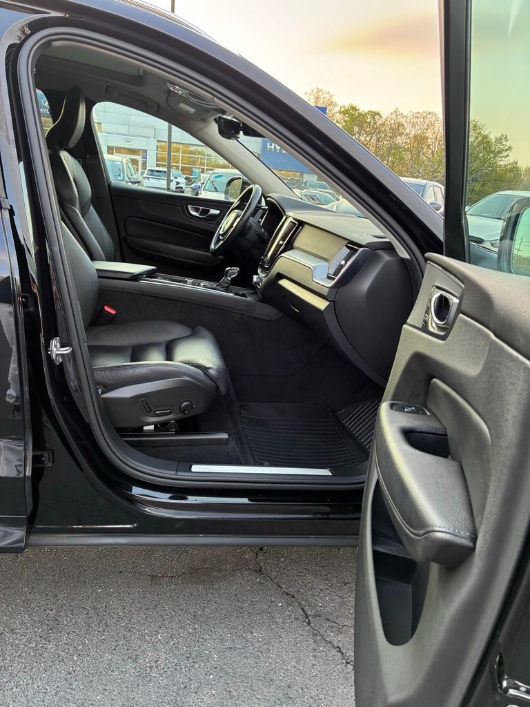2019 Volvo XC60 Momentum - Photo 22