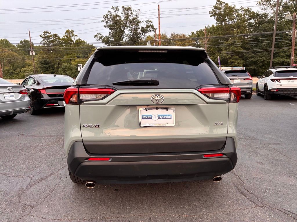 2021 Toyota RAV4 XLE - Photo 6
