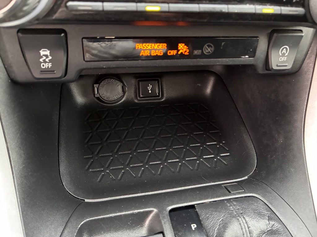 2021 Toyota RAV4 XLE - Photo 36
