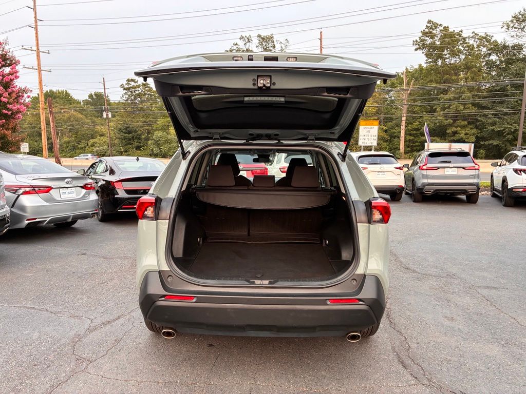 2021 Toyota RAV4 XLE - Photo 11