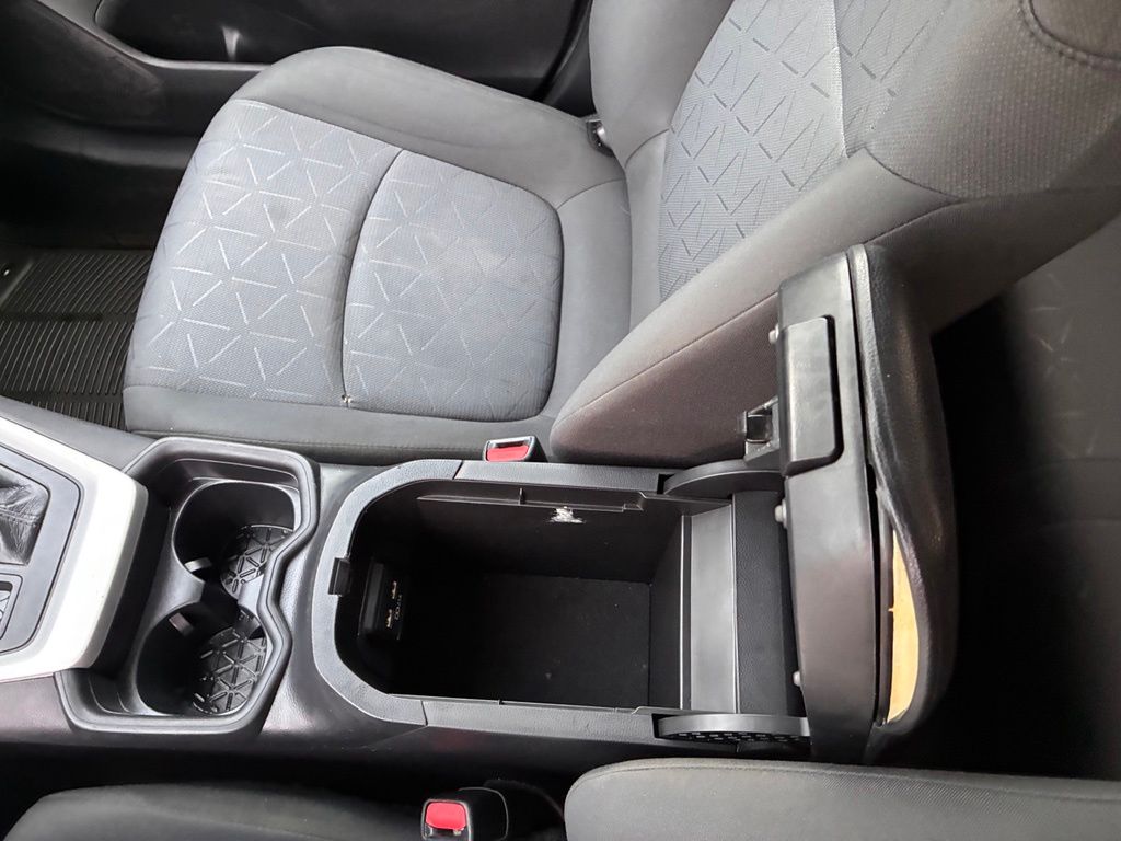 2021 Toyota RAV4 XLE - Photo 39