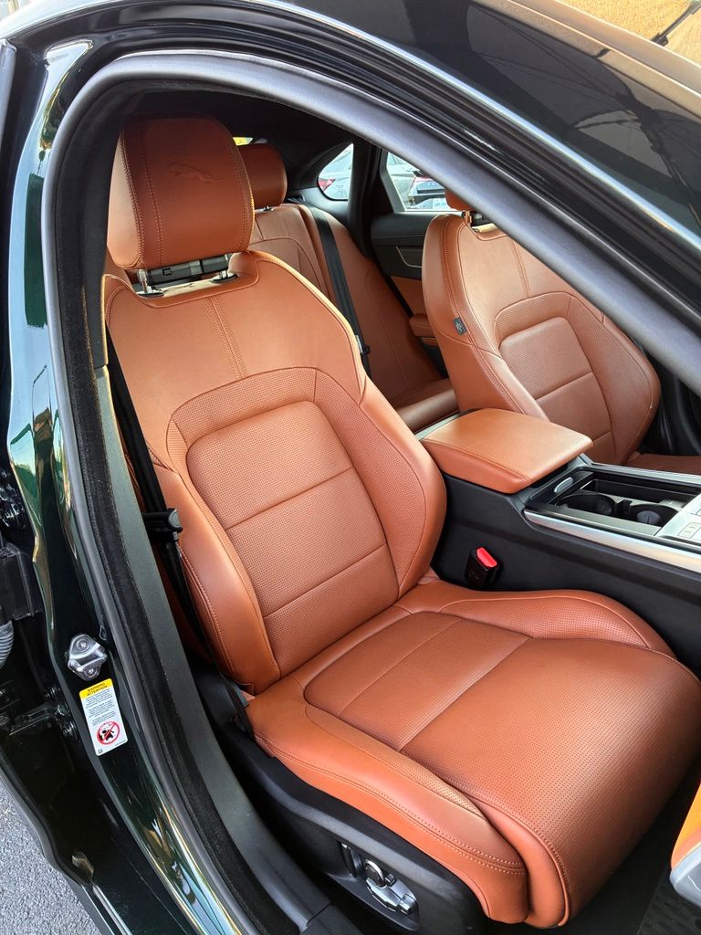 2022 Jaguar XF R-Dynamic SE - Photo 20