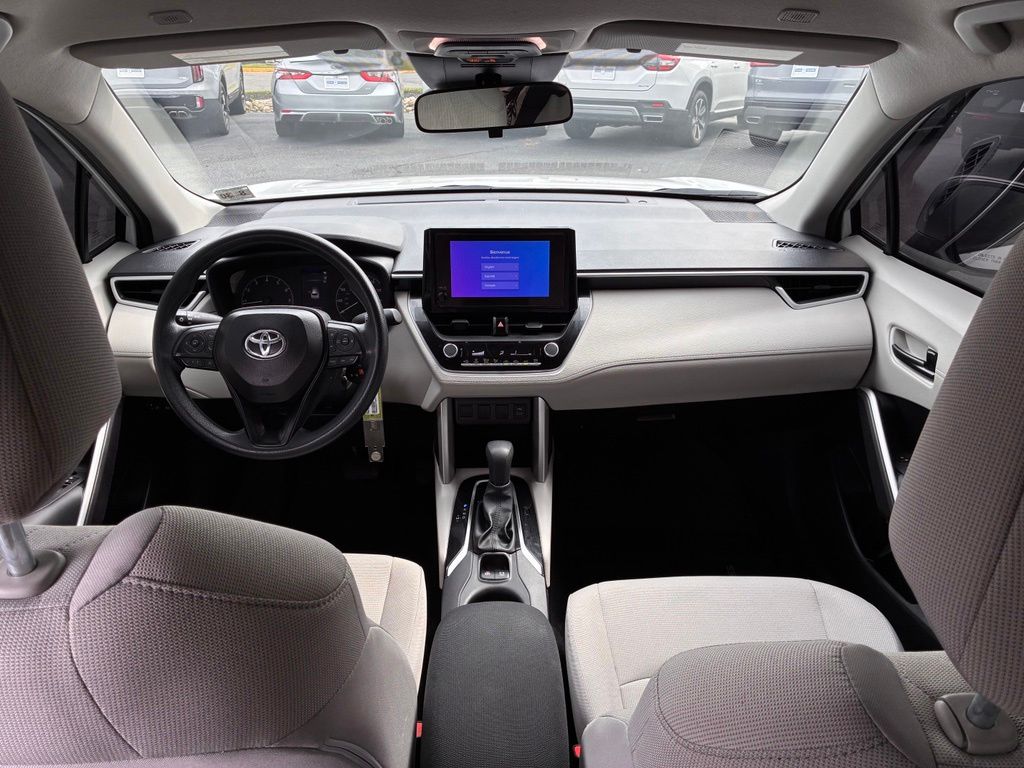 2025 Toyota Corolla Cross L - Photo 17