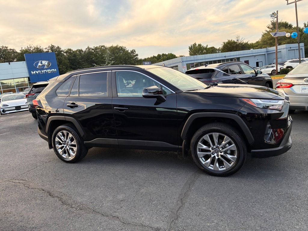 2024 Toyota RAV4 XLE Premium - Photo 8