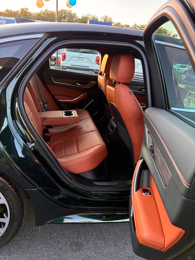2022 Jaguar XF R-Dynamic SE - Photo 23