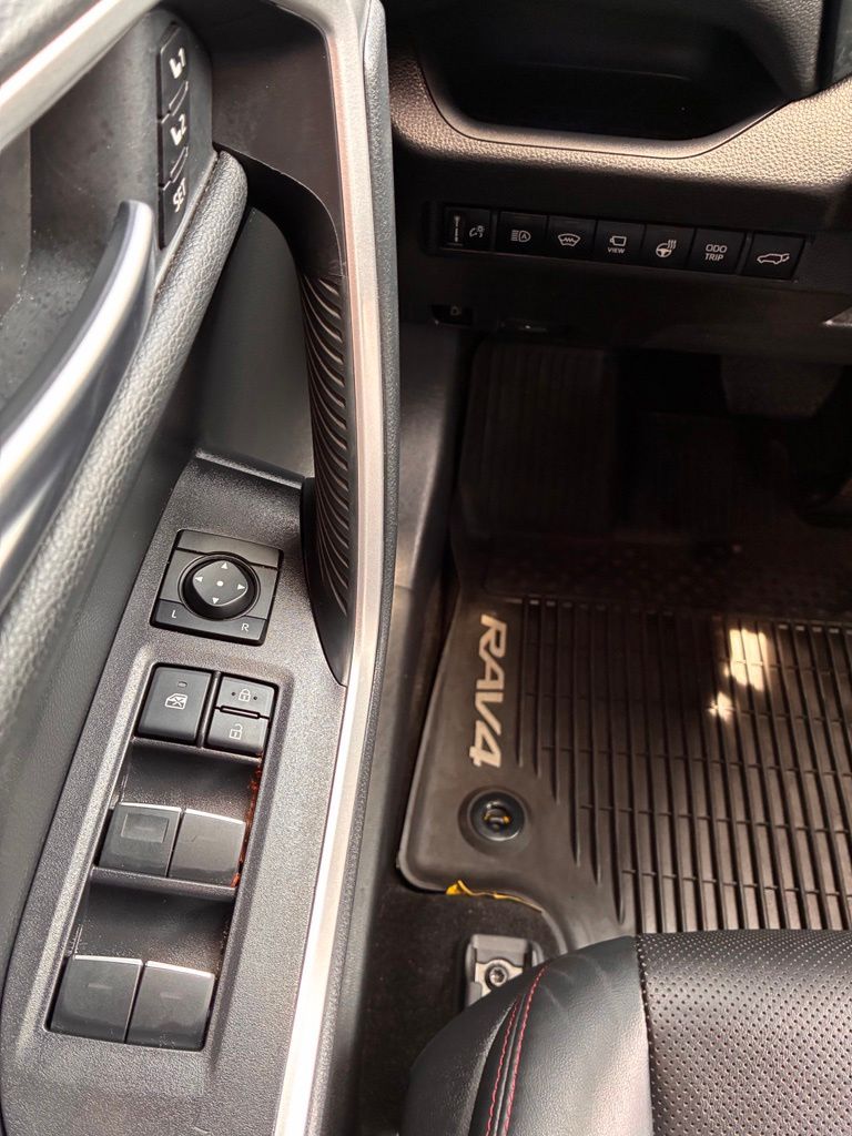 2024 Toyota RAV4 XSE - Photo 25