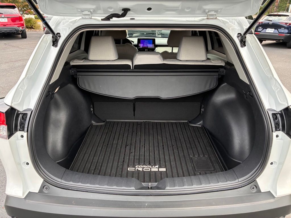2025 Toyota Corolla Cross L - Photo 12