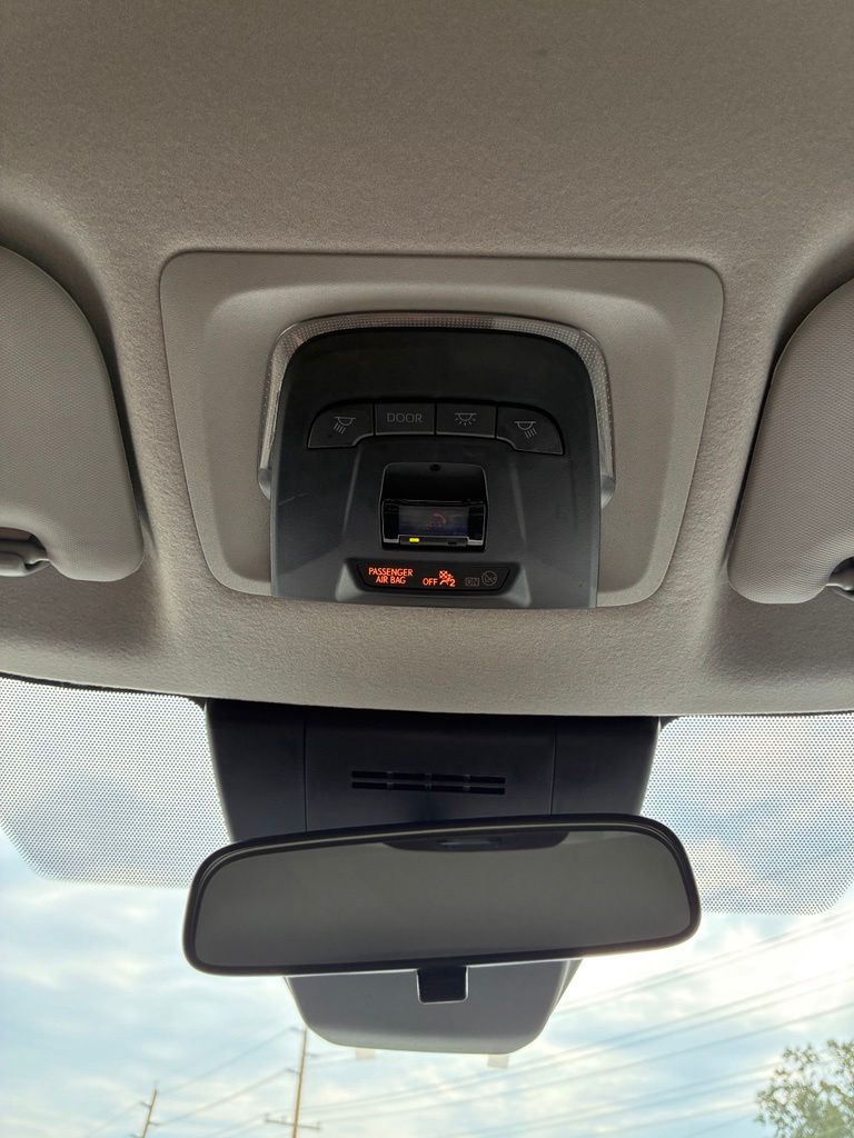 2025 Toyota Corolla Cross L - Photo 42