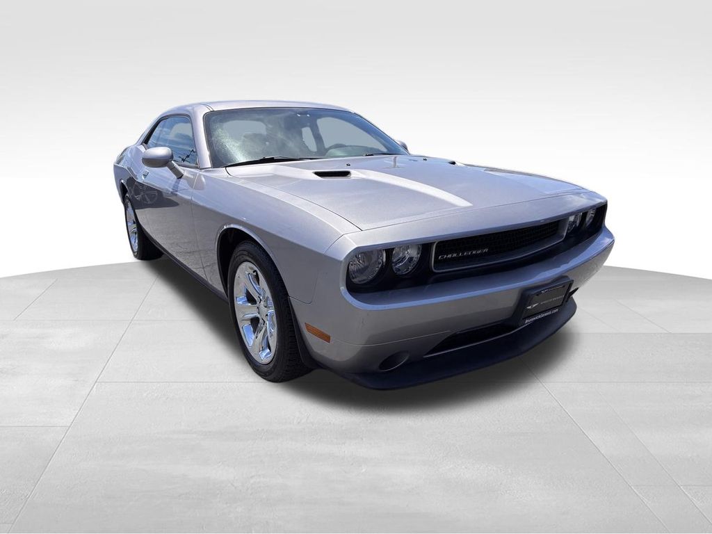 2014 Dodge Challenger SXT's photo