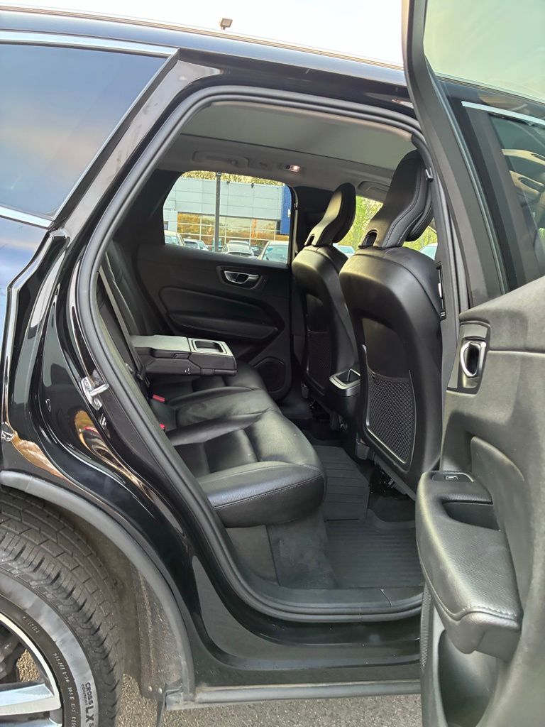 2019 Volvo XC60 Momentum - Photo 23