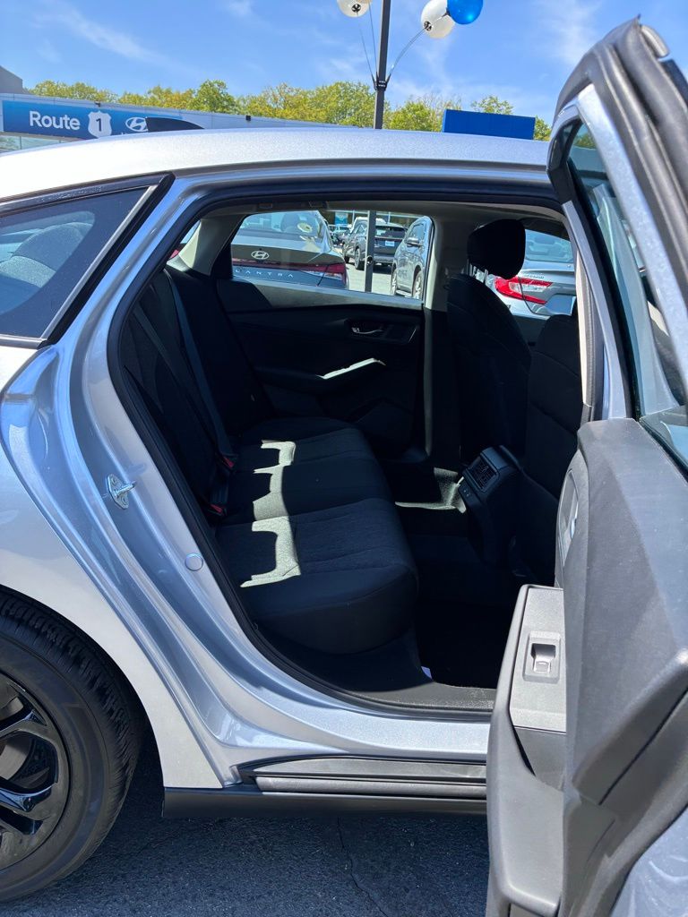 2025 Honda Accord SE - Photo 21