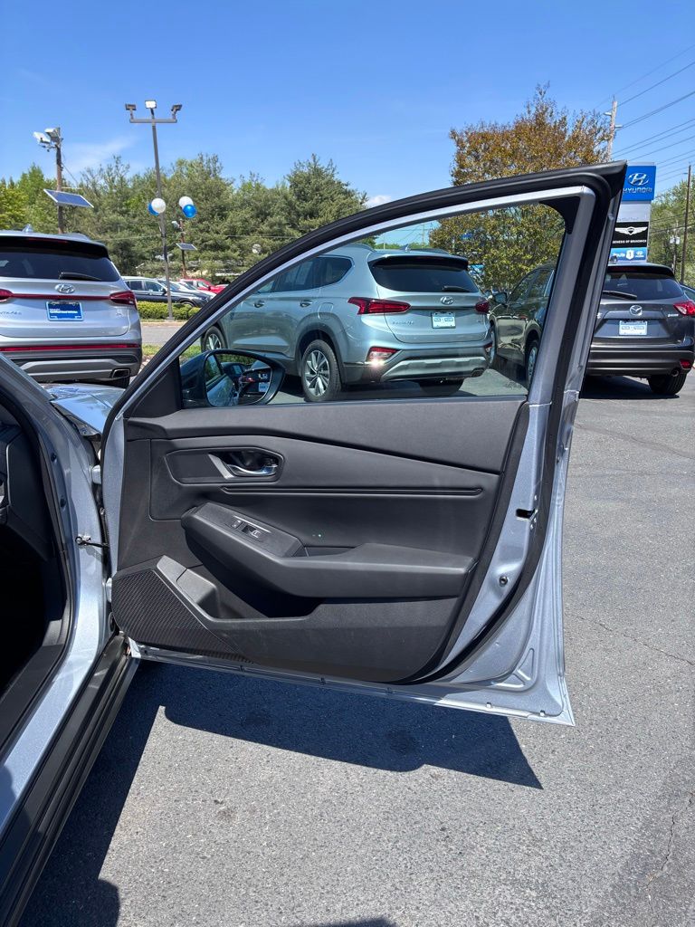 2025 Honda Accord SE - Photo 47
