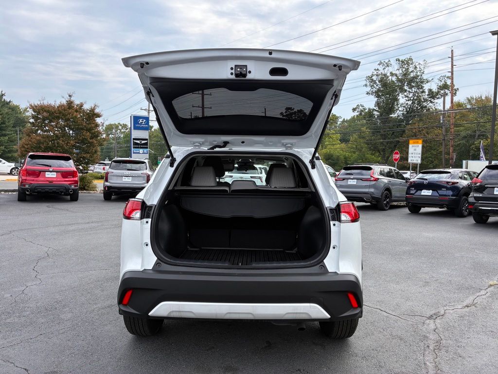 2025 Toyota Corolla Cross L - Photo 11