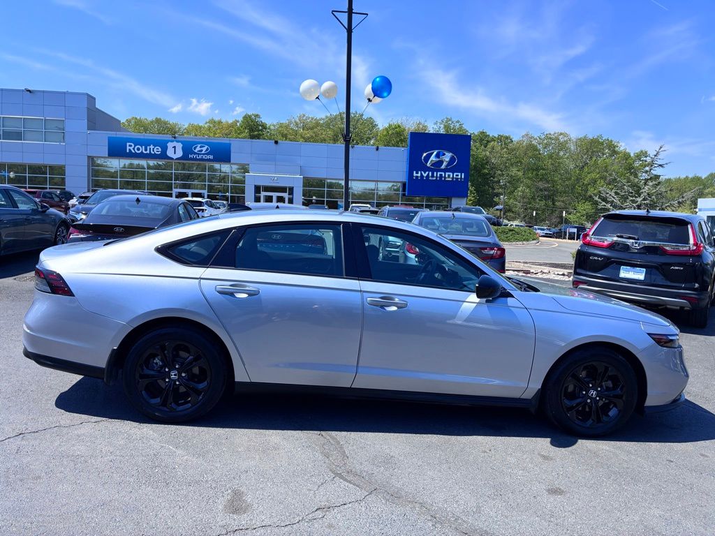 2025 Honda Accord SE - Photo 9