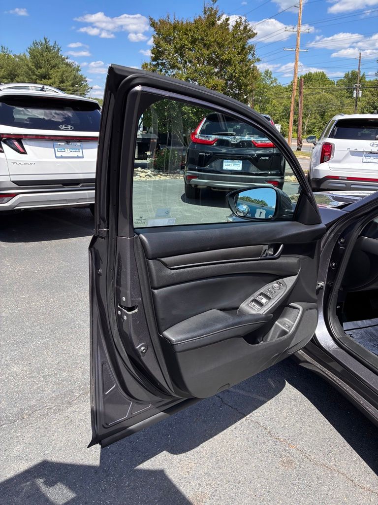 2018 Honda Accord LX - Photo 40