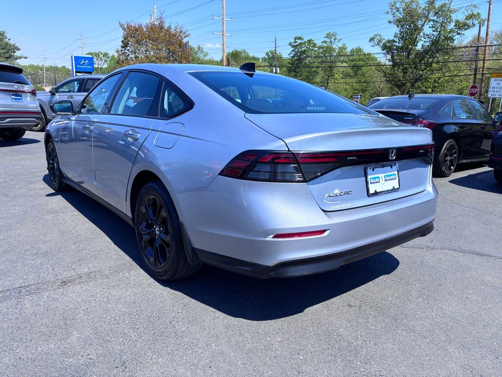 2025 Honda Accord SE - Photo 6