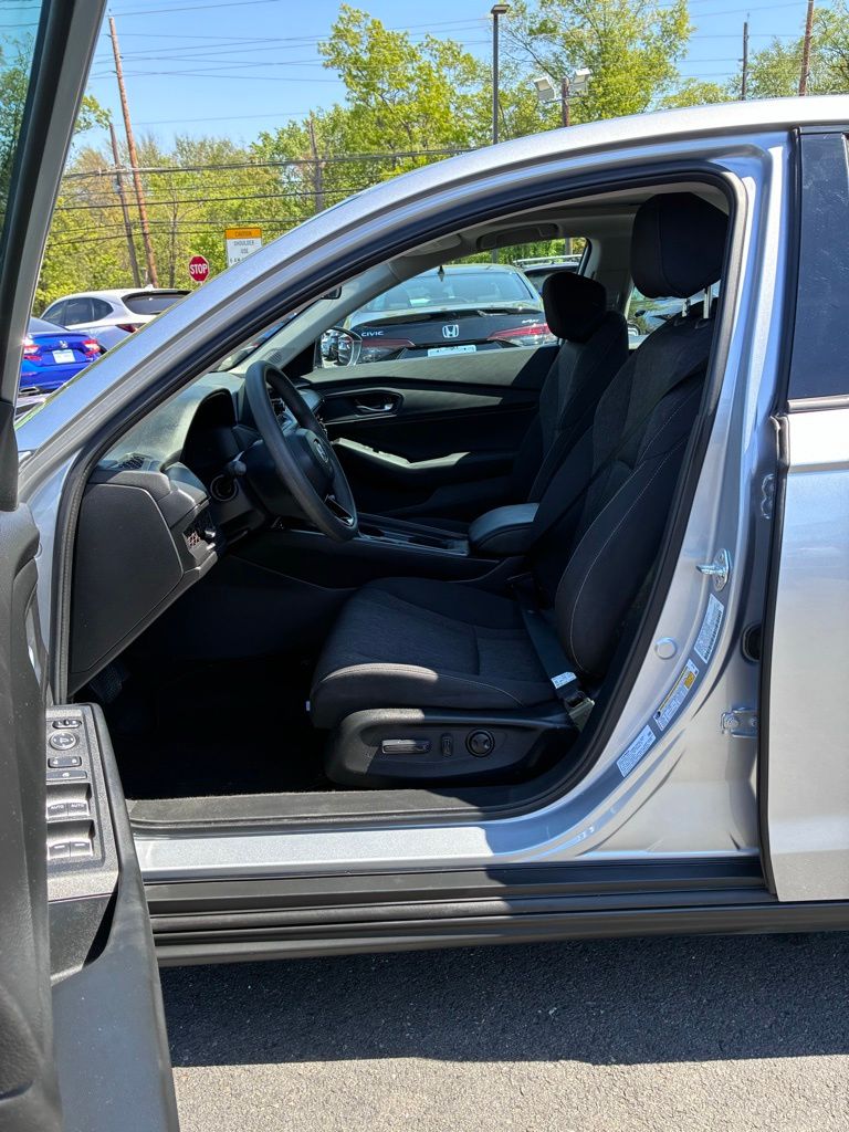 2025 Honda Accord SE - Photo 23