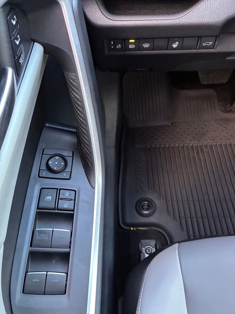 2024 Toyota RAV4 XLE Premium - Photo 30