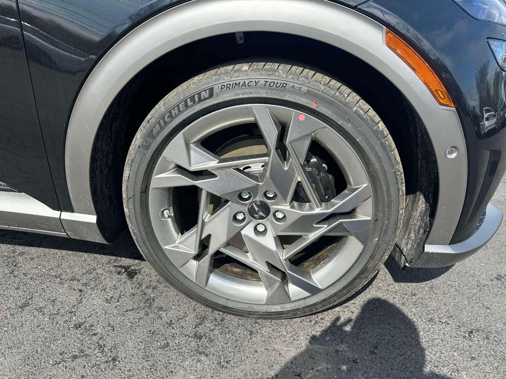 2025 Genesis GV60 Performance photo 4