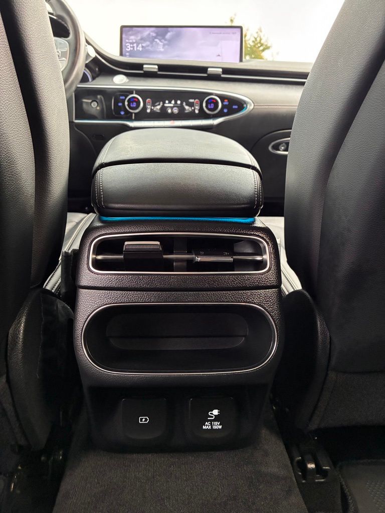 2024 GENESIS GV70 Standard - Photo 16