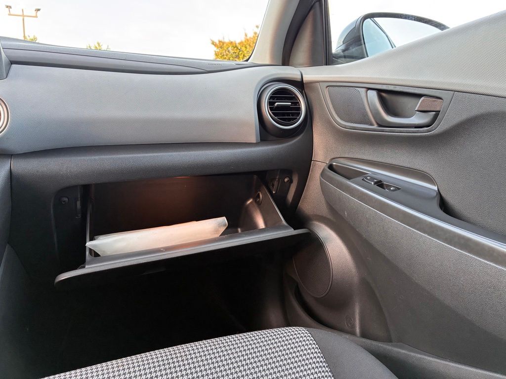 2021 Hyundai Kona SE - Photo 38