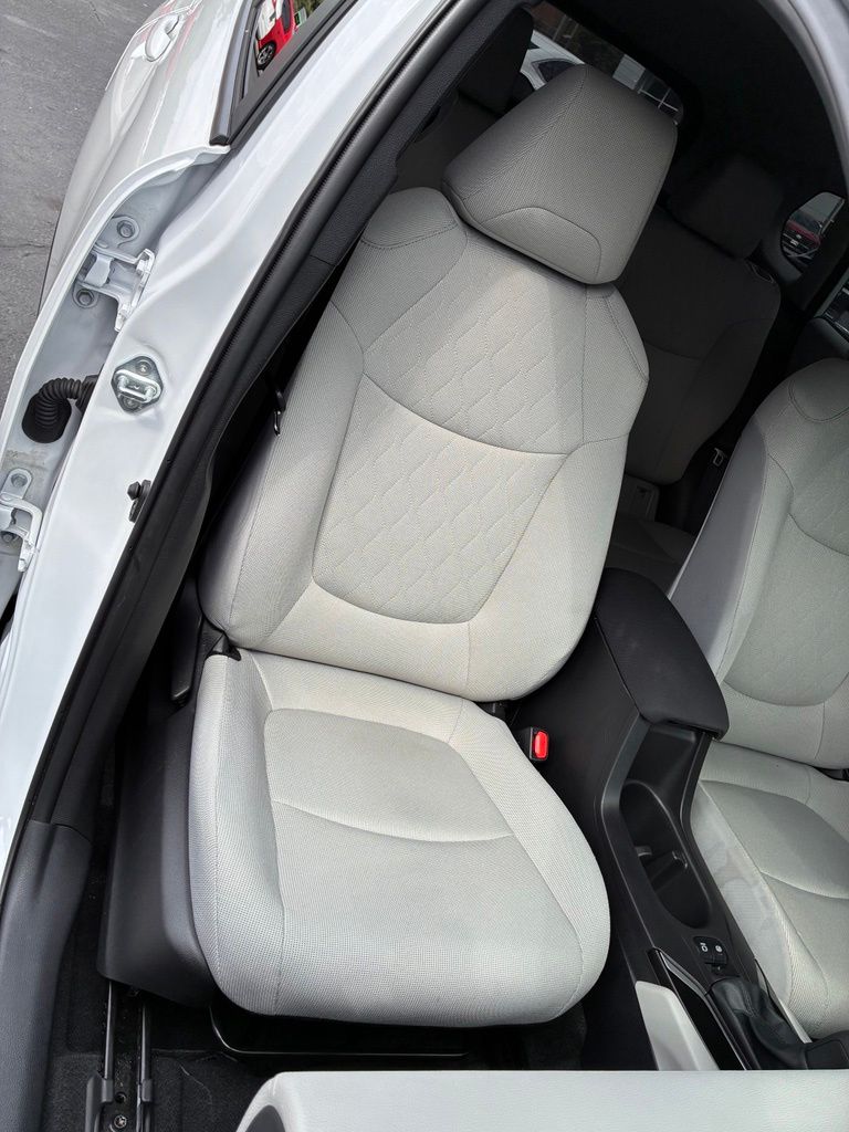 2025 Toyota Corolla Cross L - Photo 19