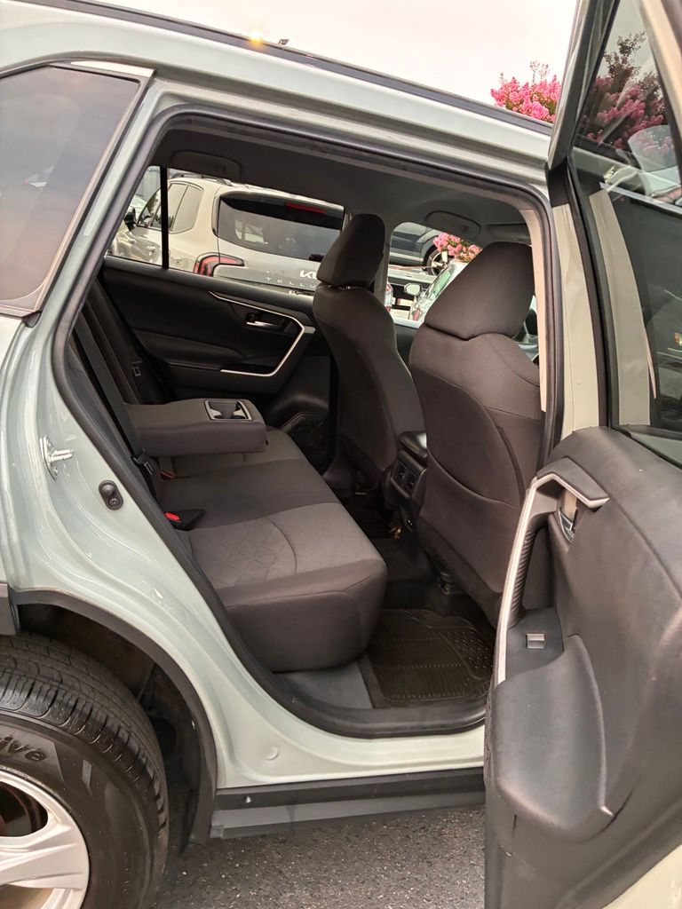2021 Toyota RAV4 XLE - Photo 23