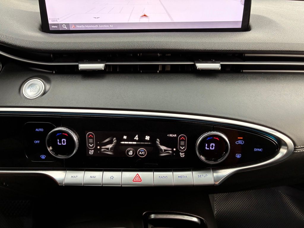2024 GENESIS GV70 Standard - Photo 33