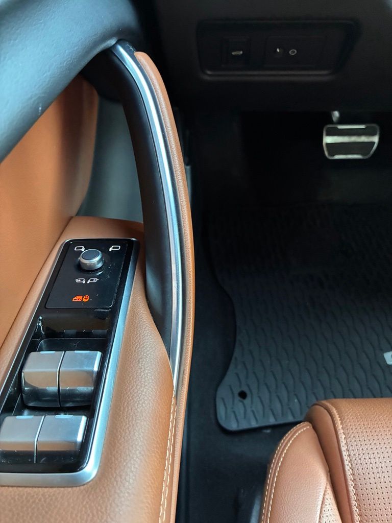2022 Jaguar XF R-Dynamic SE - Photo 28