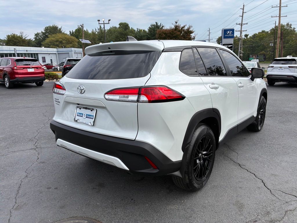 2025 Toyota Corolla Cross L - Photo 7
