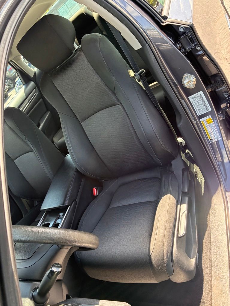 2018 Honda Accord LX - Photo 17