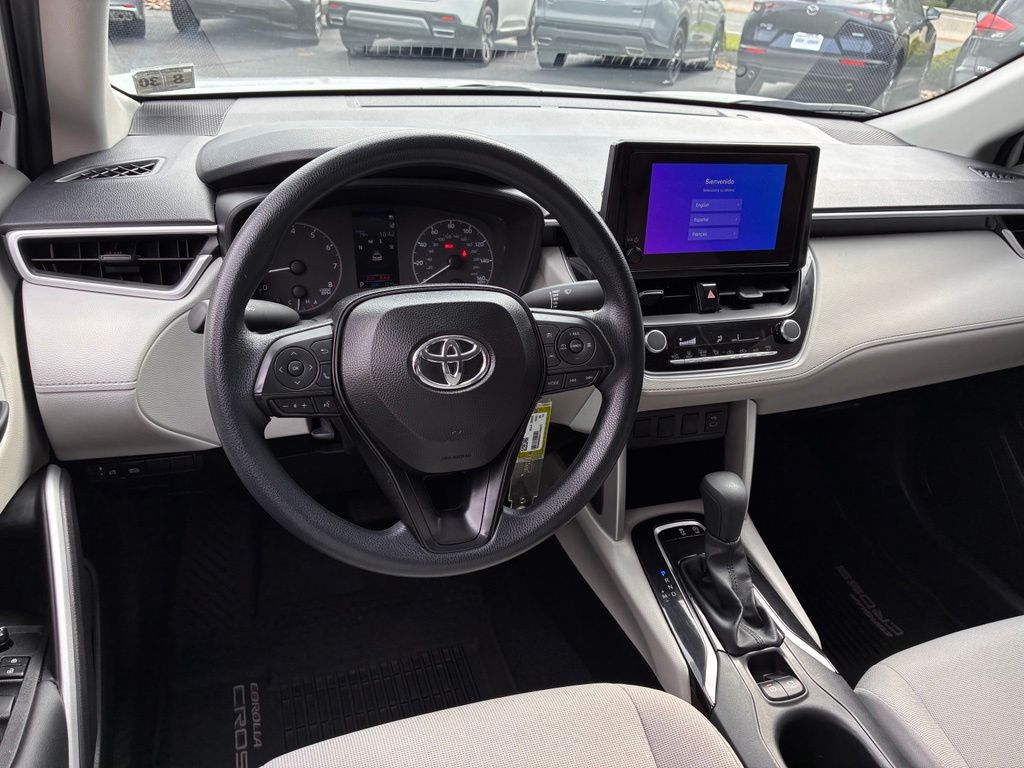 2025 Toyota Corolla Cross L - Photo 30