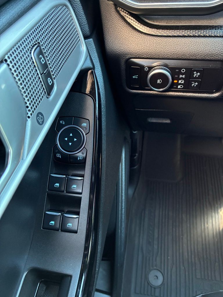 2023 Ford Explorer ST-LINE - Photo 22