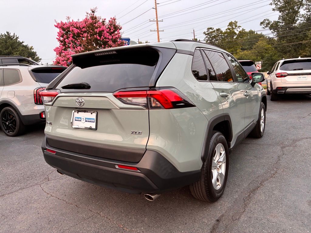 2021 Toyota RAV4 XLE - Photo 7