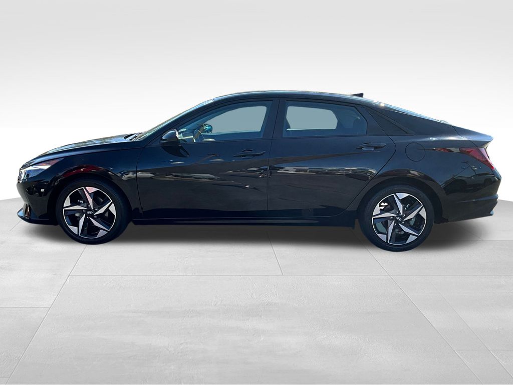 2023 Hyundai Elantra SEL photo 4